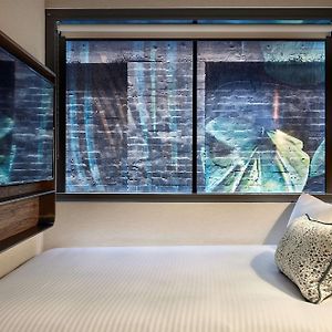 Kleines Zimmer mit Queensize-Bett